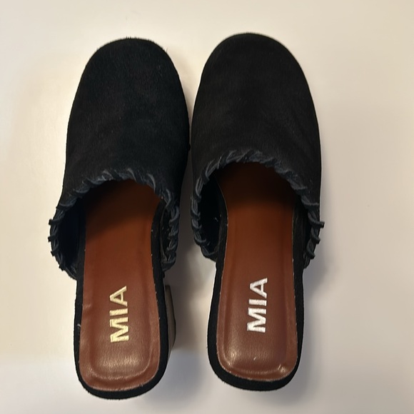 MIA Clogs - platform with studded detail / black suede. - Picture 3 of 6